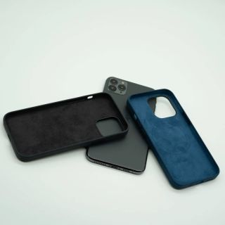 🌌 Dark Edition kryty pro váš iPhone, kde elegance potkává temnotu! 📱💫 Vyberte si barvu Midnight, která připomíná noci pod...