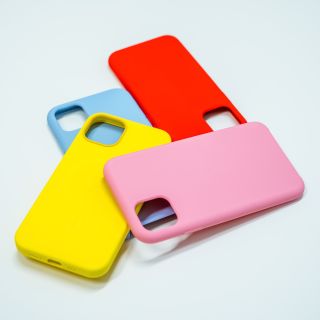 🎨 Oblečte svůj iPhone do šatů plných barev! 📱 Tyto kryty nejen chrání, ale i vyjadřují váš jedinečný styl. Najděte své na...