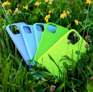 🌟 Vylepšete svůj iPhone s našimi stylovými kryty v nádherných modrých a zelených odstínech! 📱💚 Tyto kryty kombinují...